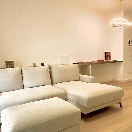Modern With - Gym And Pool מילאנו