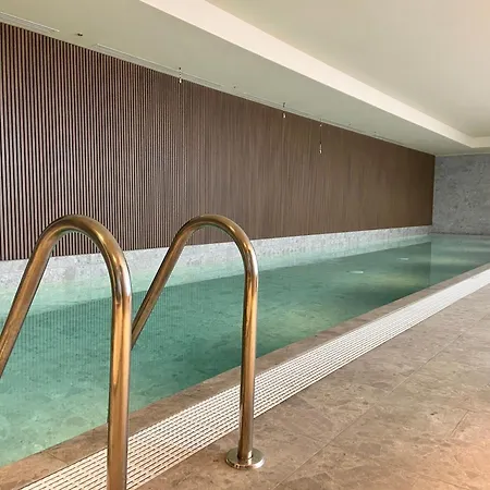 Modern With - Gym And Pool Apartment *